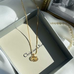Christian Dior vintage rhinestones oval necklace ✨✨